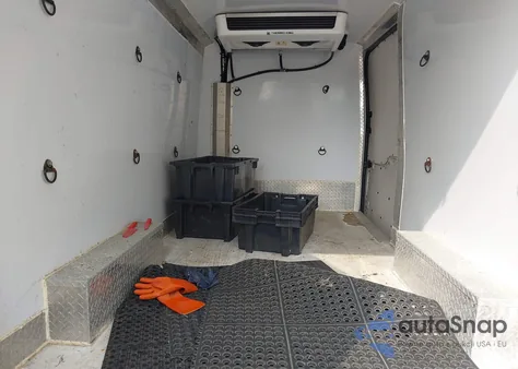 2019 Ford Transit-250 z USA, uszkodzony, nr VIN 1FTYR2CM8KKA10527